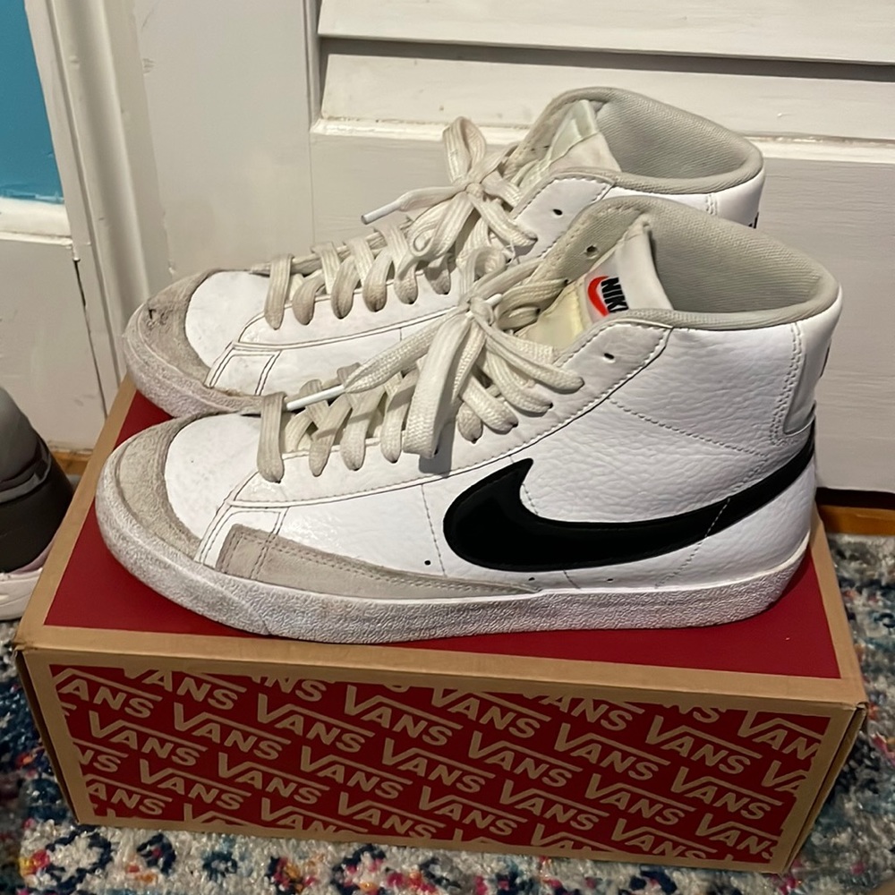 Nike blazer Youth 7/ Women’s 8.5
